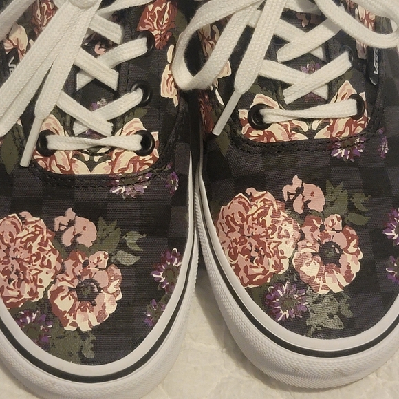 Cute Floral Vans!! - Picture 7 of 10